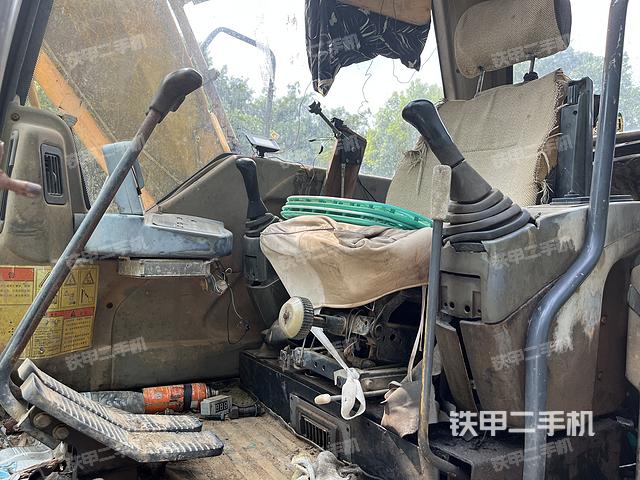 驾驶室整体（整机外观）