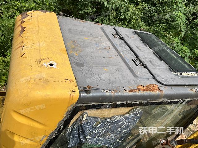 驾驶室顶部（整机外观）