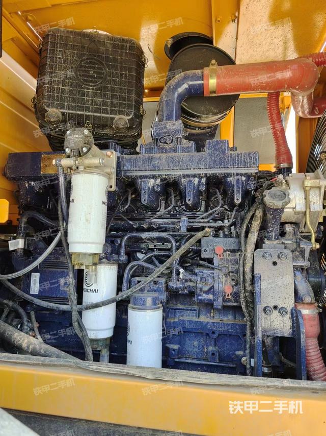 发动机左侧（整机外观及大件）