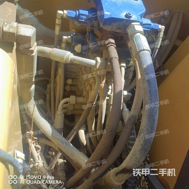 回转马达和主控阀（整机外观）