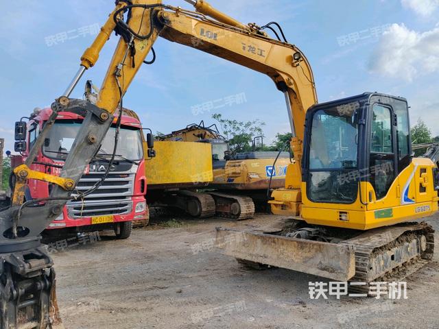 龙工LG6075挖掘机