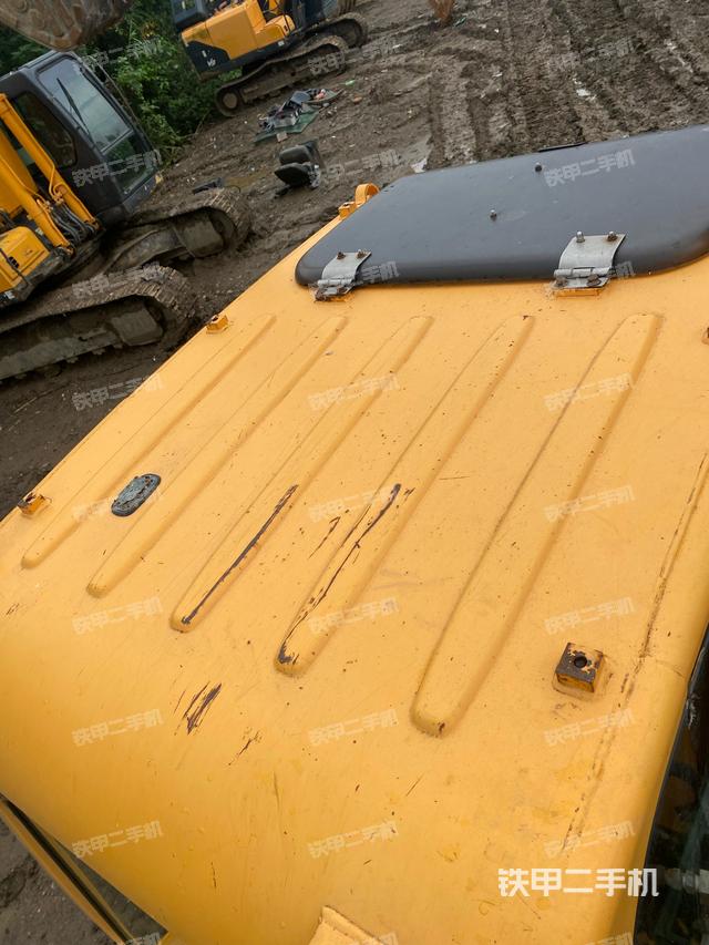 驾驶室顶部（整机外观）