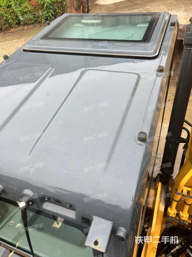 驾驶室顶部（整机外观）