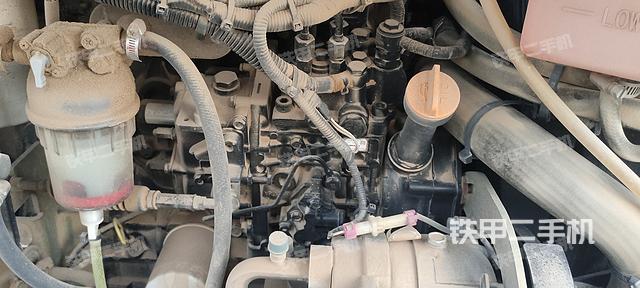 回转马达和主控阀（整机外观）