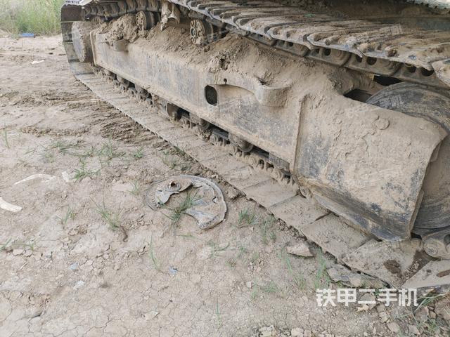 右側(cè)履帶整體(行走機(jī)構(gòu)) 右側(cè)履帶整體(行走機(jī)構(gòu))