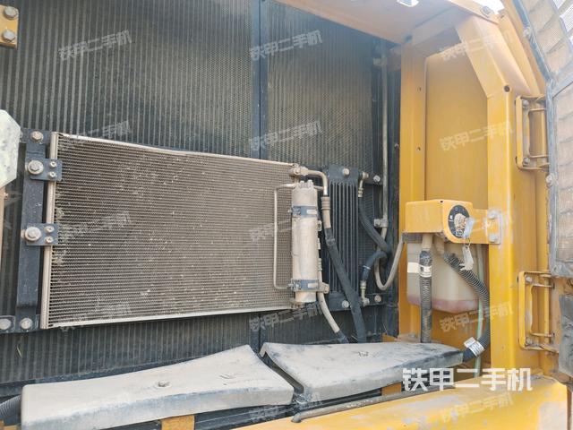 散熱器正面(大件艙室) 散熱器正面(大件艙室)