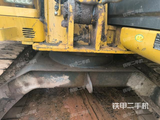 轉(zhuǎn)盤(pán)和下車架正前（工作和回轉(zhuǎn)裝置）