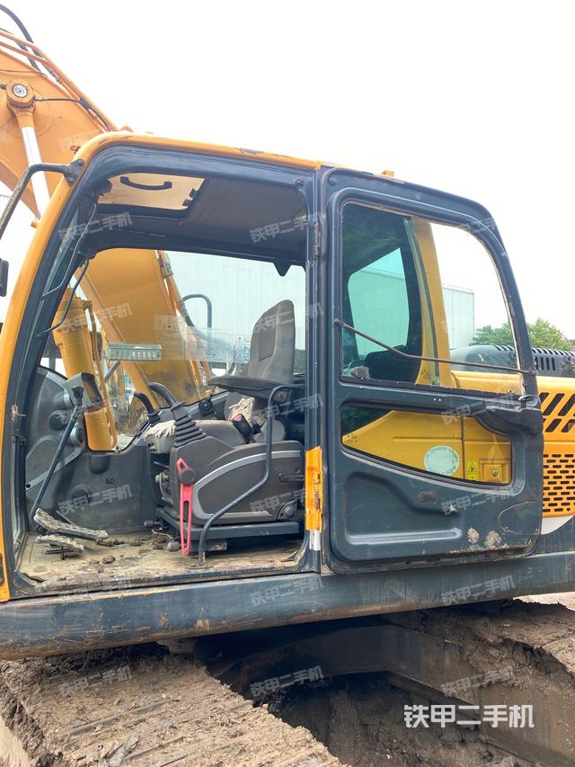 驾驶室整体（整机外观）