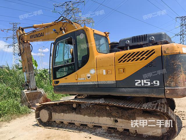 现代R215-9挖掘机