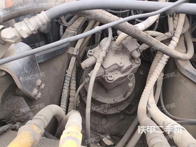 回转马达和主控阀（整机外观）