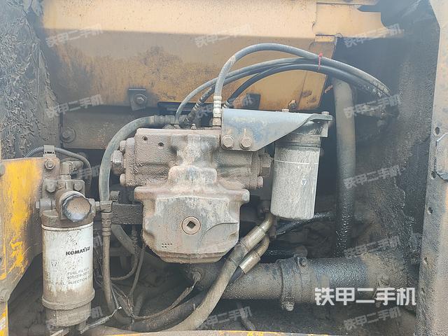 液压泵舱室正面整体（整机外观）