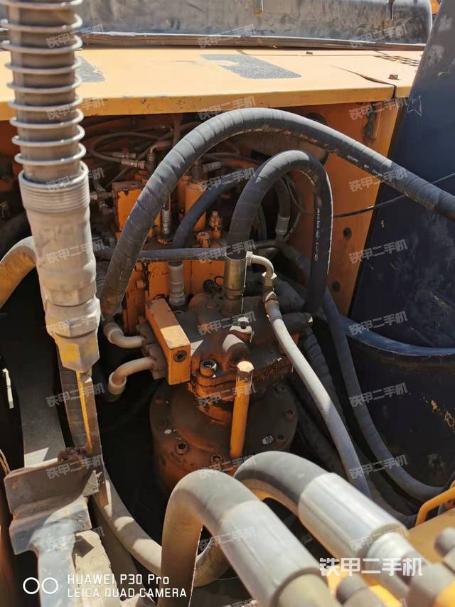 回转马达和主控阀（整机外观）