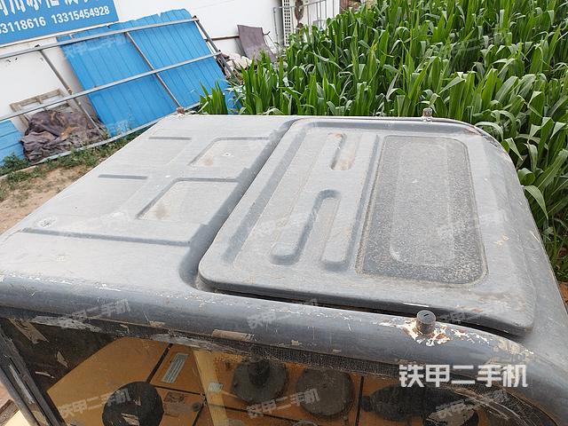 驾驶室顶部（整机外观）