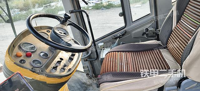 驾驶室操作台（设备外观及核心部件）