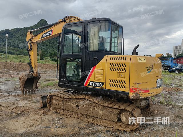 驾驶室顶部（整机外观）