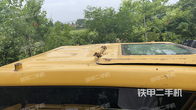 驾驶室顶部（整机外观）