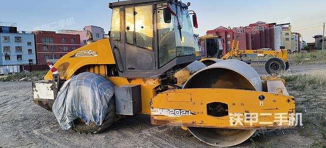 整机右侧（设备外观及核心部件）