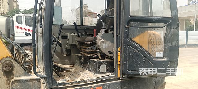 驾驶室整体（整机外观）