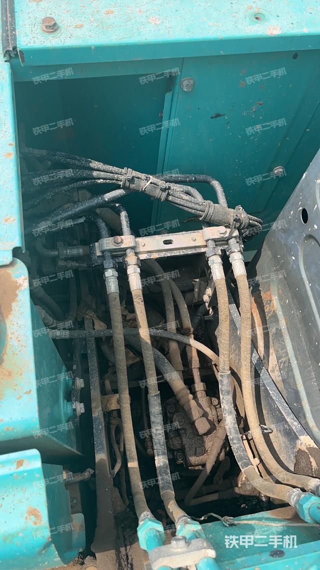 回转马达和主控阀（整机外观）