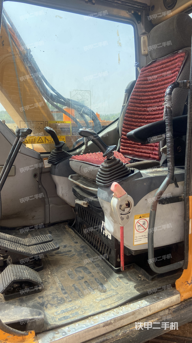 驾驶室整体（整机外观）