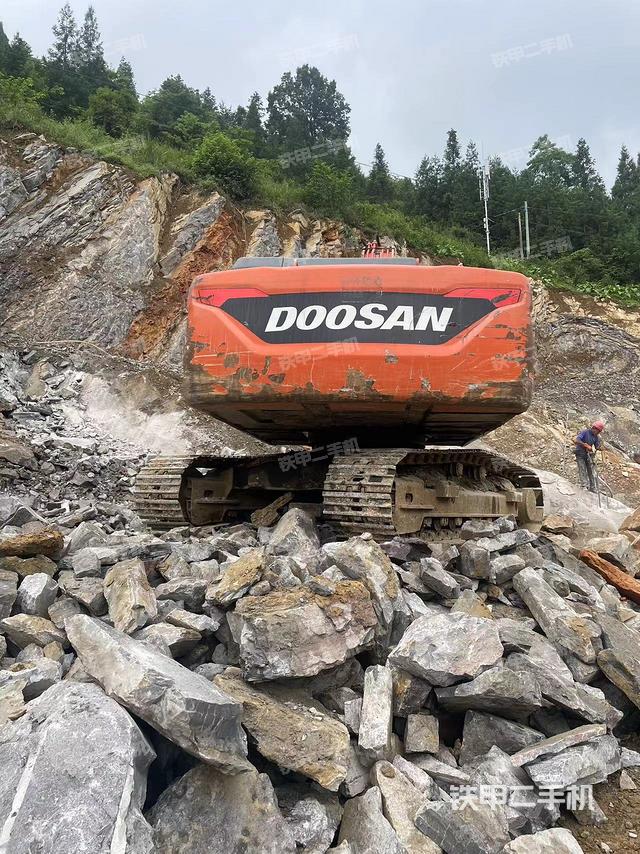 单侧履带整体（整机外观）