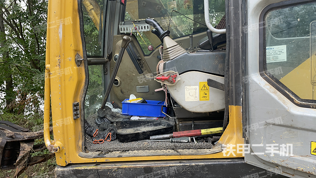 驾驶室整体（整机外观）