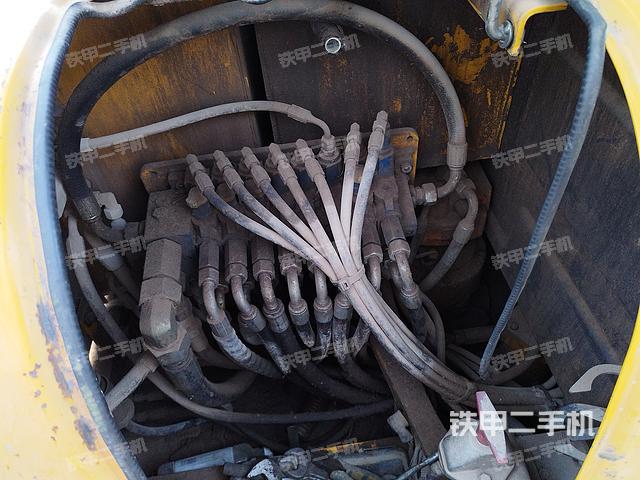 回转马达和主控阀（整机外观）