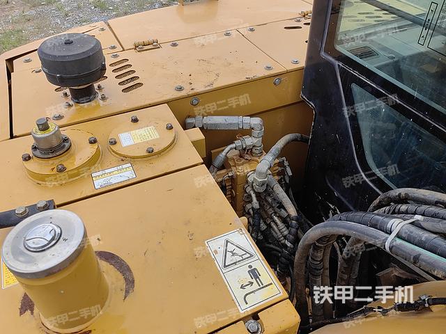 回转马达和主控阀（整机外观）