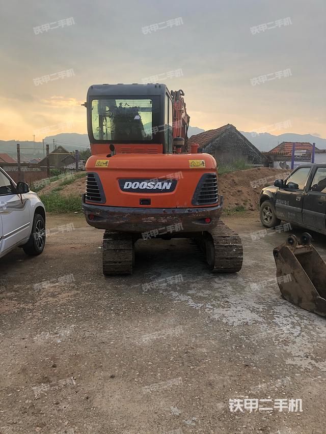 驾驶室顶部（整机外观）