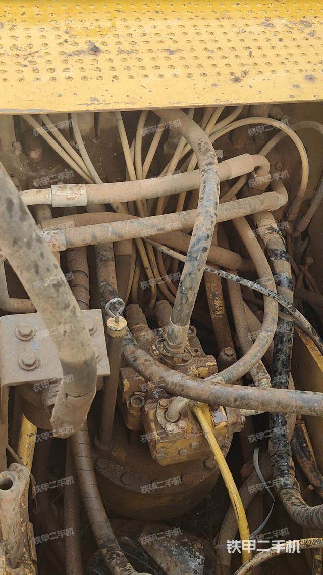 回转马达和主控阀（整机外观）