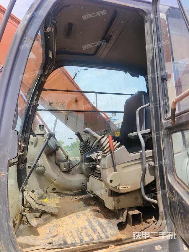 驾驶室整体（整机外观）