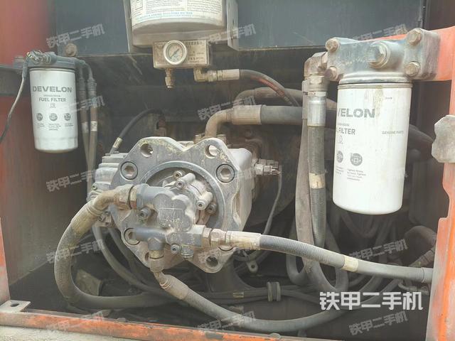 液压泵舱室正面整体（整机外观）