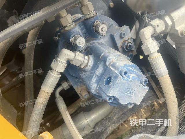 液压泵舱室正面整体（整机外观）