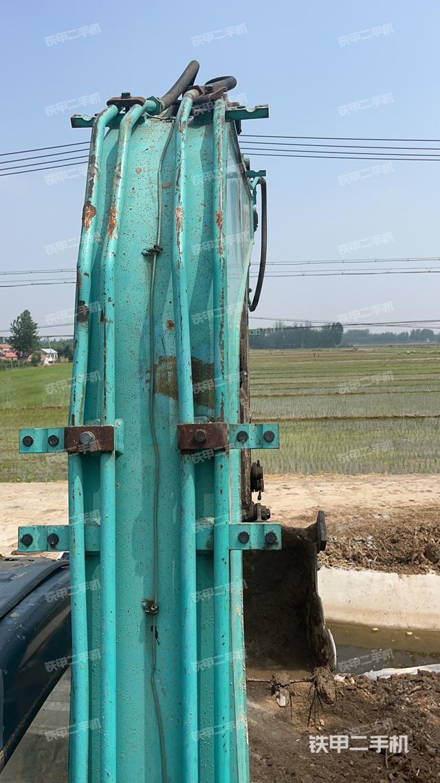 驾驶室顶部（整机外观）