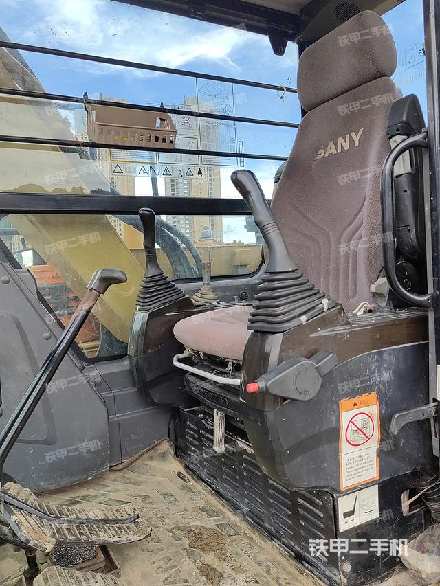 驾驶室整体（整机外观）