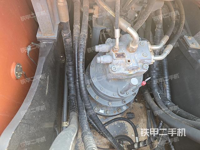 回转马达和主控阀（整机外观）