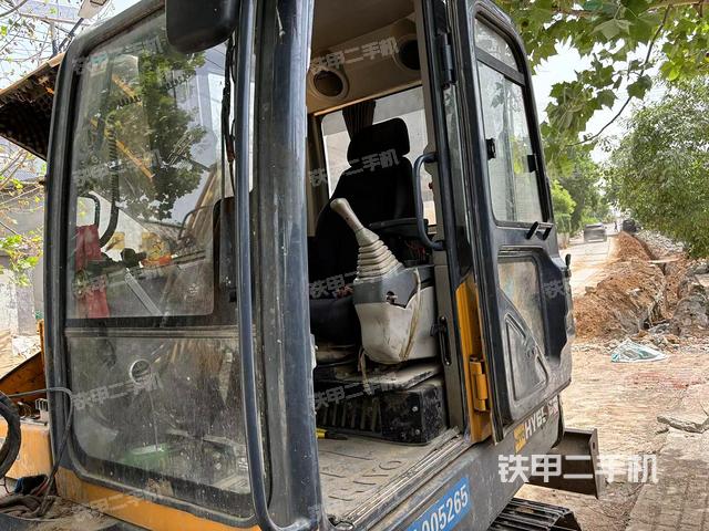 驾驶室整体（整机外观）