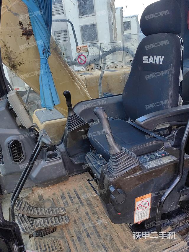 驾驶室整体（整机外观）