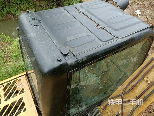 驾驶室顶部（整机外观）