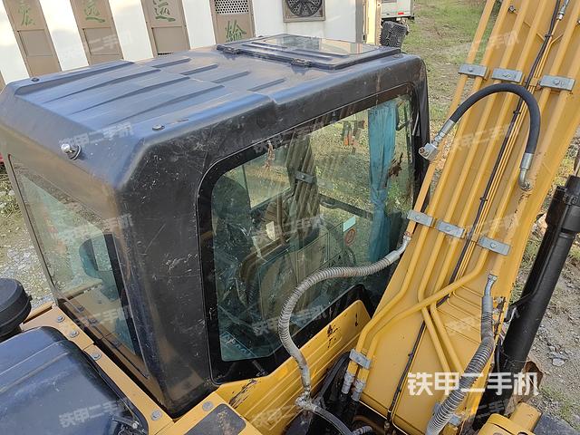 驾驶室顶部（整机外观）