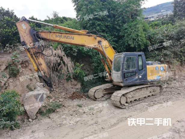 现代R215-7C挖掘机
