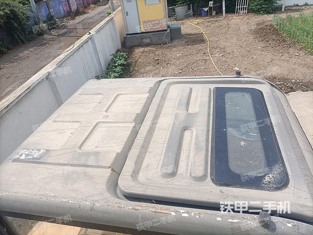 驾驶室顶部（整机外观）