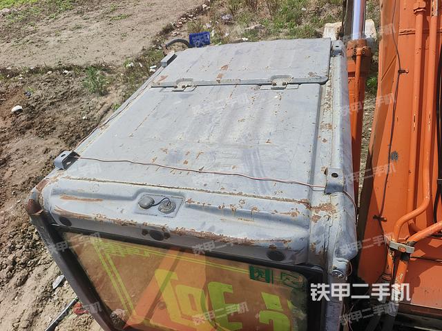 驾驶室顶部（整机外观）