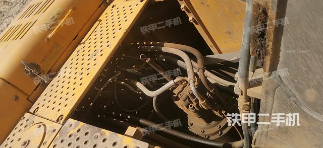 回转马达和主控阀（整机外观）