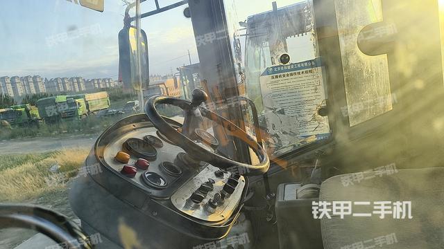 驾驶室操作台（设备外观及核心部件）