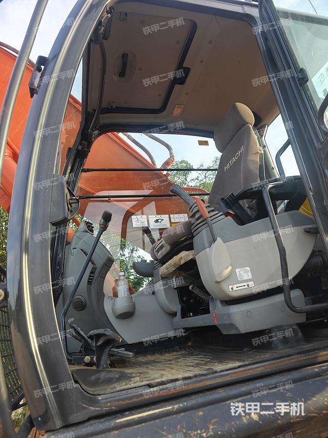 驾驶室整体（整机外观）