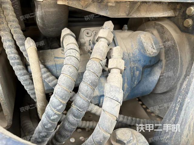 回转马达和主控阀（整机外观）