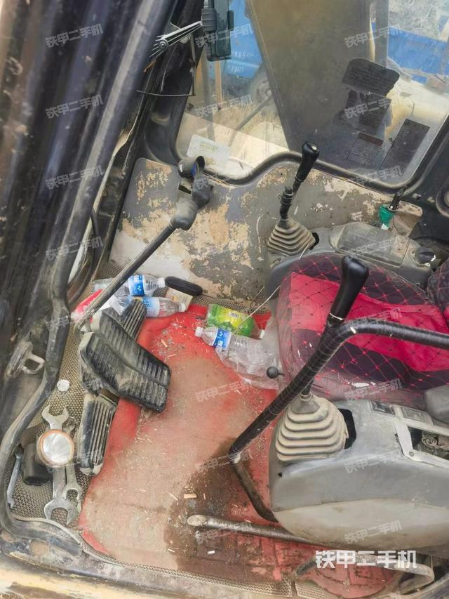 驾驶室整体（整机外观）