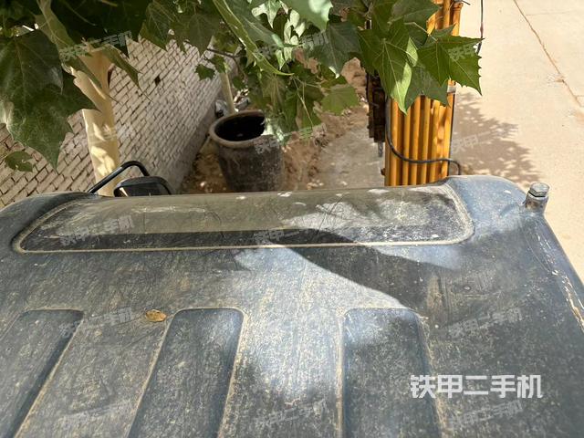 驾驶室顶部（整机外观）