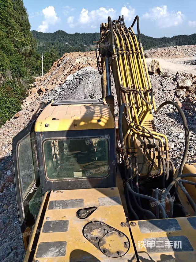 驾驶室顶部（整机外观）
